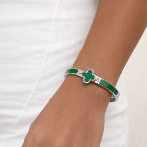 Bracelete Trevo Verde Esmeralda Marmorizada Ponto De Luz Prata Aço Inoxidável